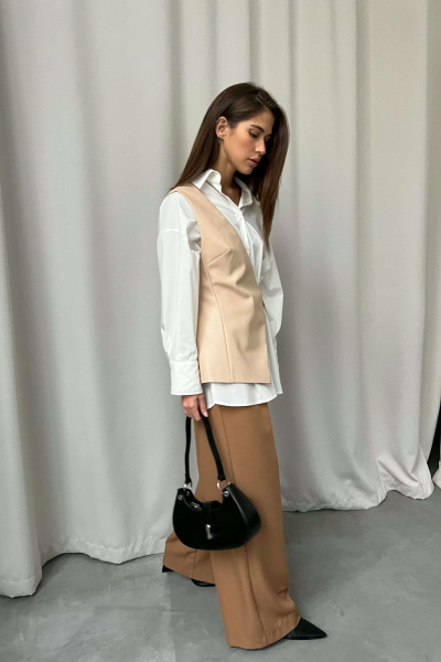 Жилет асимметричного кроя из экокожи (бежевый)